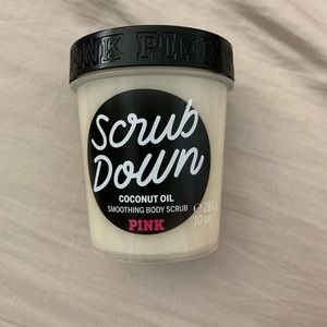 PINK Smoothing Body Scrub